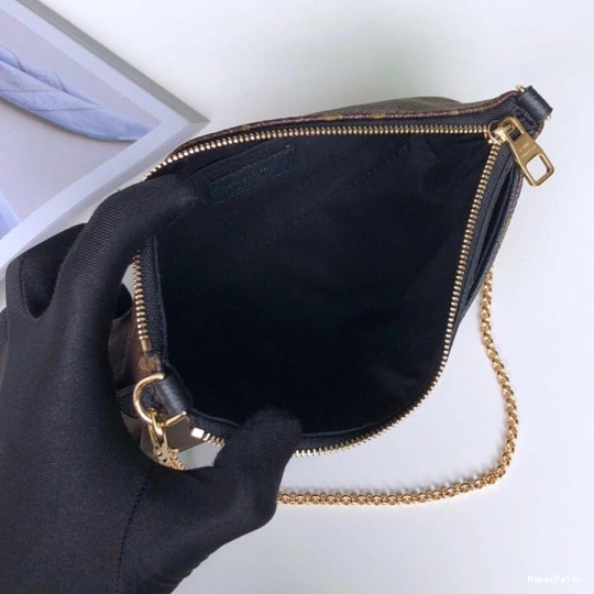 CHANELUTCH PALLAS Louis Vuitton 0802